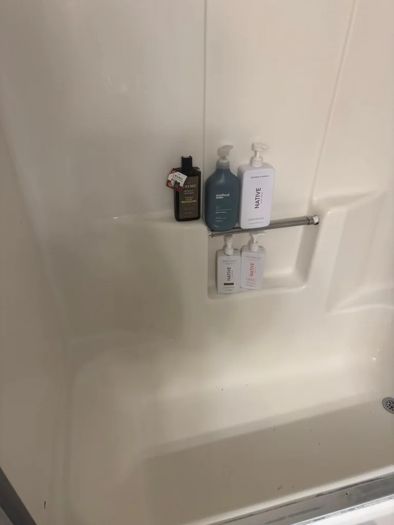 Tub and shower surround after deep cleaning